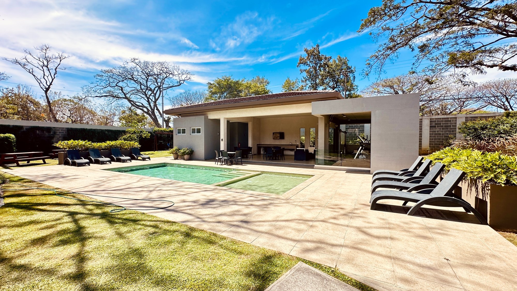 Casa de tres habitaciones en condominio de lujo Santa Ana Costa Rica