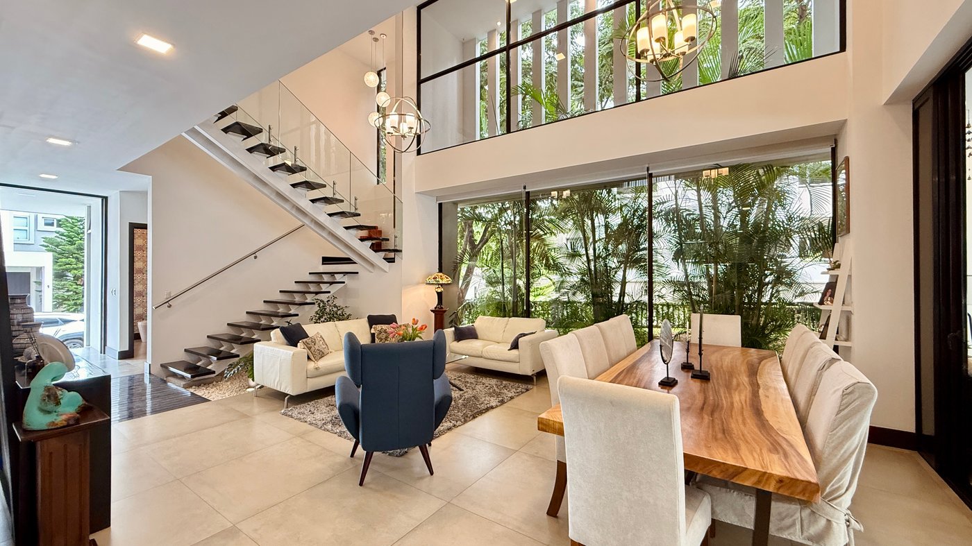 casa en venta en santa ana sala comedor