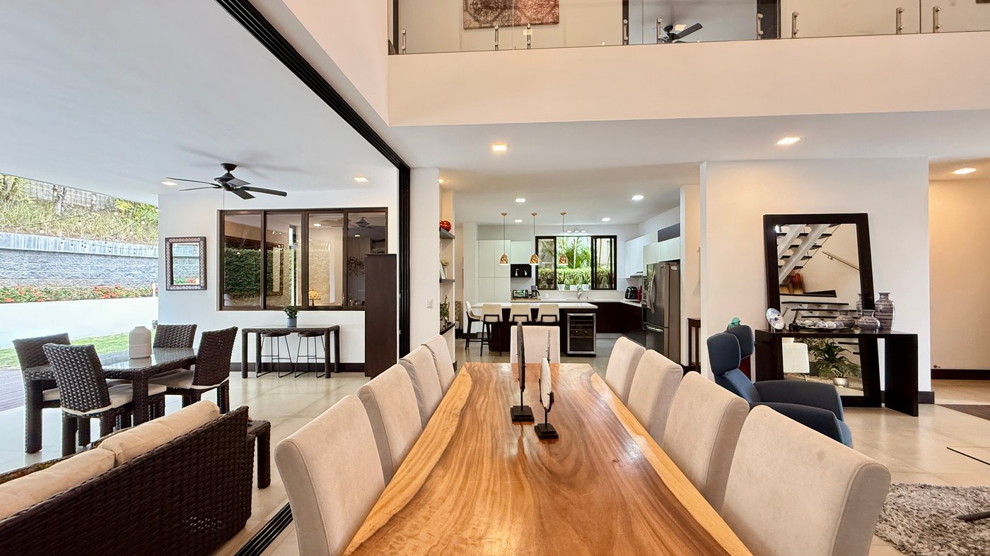 casa en venta en santa ana comedor