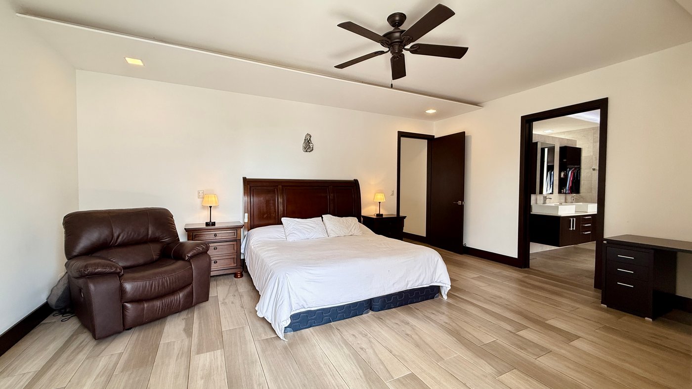 casa en venta en santa ana habitacion principal